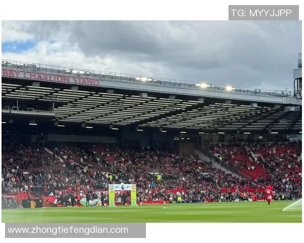 曼联主场迎战诺维奇全力以赴让我们一起欢呼吧